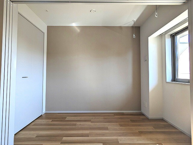 JMFレジデンス蔵前鳥越のその他共用部分|南向きの室内です、取り外し可能な室内物干し設備付きです