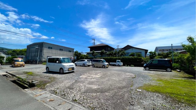 エスポワヒルズの駐車場