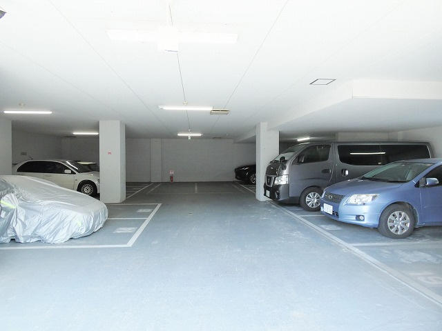 エスプリ日野の駐車場
