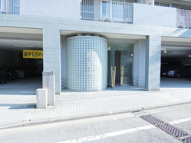 エスプリ日野のエントランス