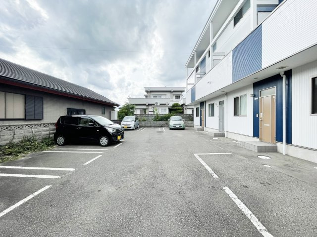 ビレッジ上別宮の駐車場