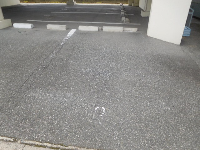 セントラル向陽台の駐車場