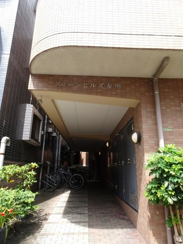 グリーンヒルズ泰明のエントランス