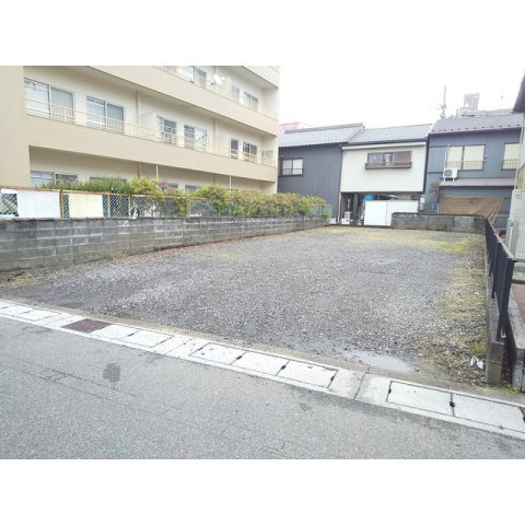 岐阜市加納桜田町１丁目の駐車場の駐車場