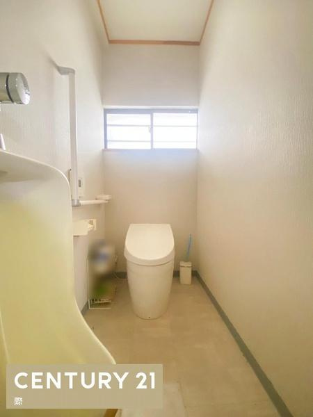 和歌山市東小二里町の中古一戸建のトイレ