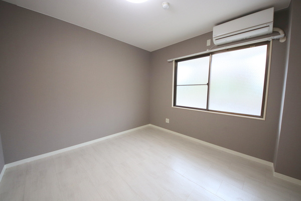 コーポ諏訪西大寺の居間・リビング