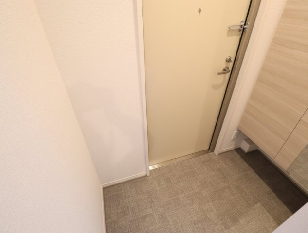 熊本市東区長嶺西２丁目のアパートの玄関