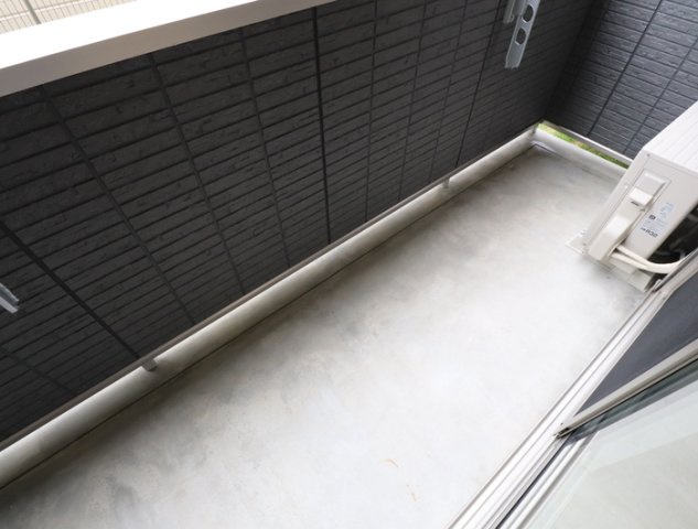 熊本市東区長嶺西２丁目のアパートのバルコニー