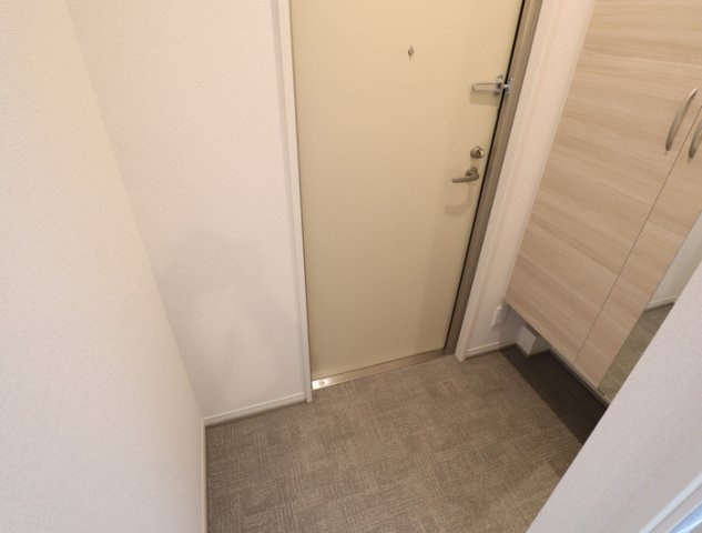 熊本市東区長嶺西２丁目のアパートの玄関