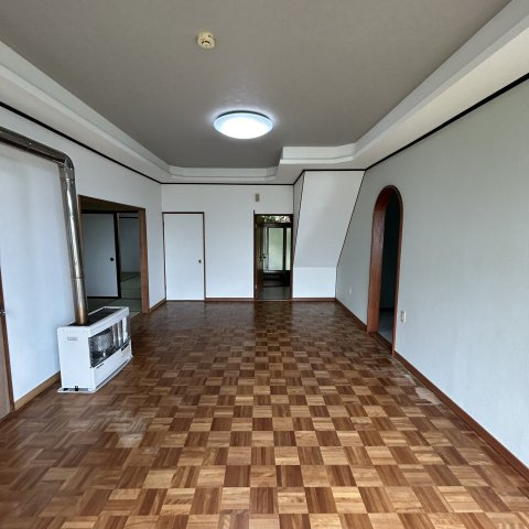 室蘭市幌萌町３４－４０戸建の居間・リビング