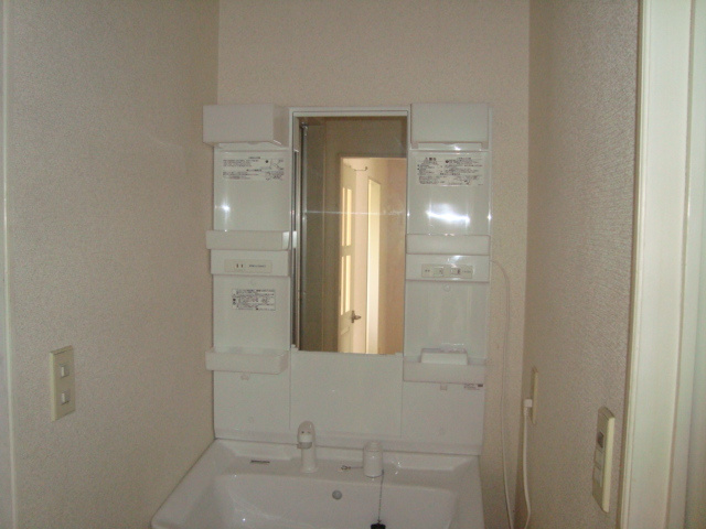 加賀野コーポⅠの独立洗面台|ミラーキャビネット