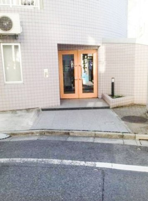 【エントランス】 | ジュネス南池袋　13974 | きれいに整備されたエントランス