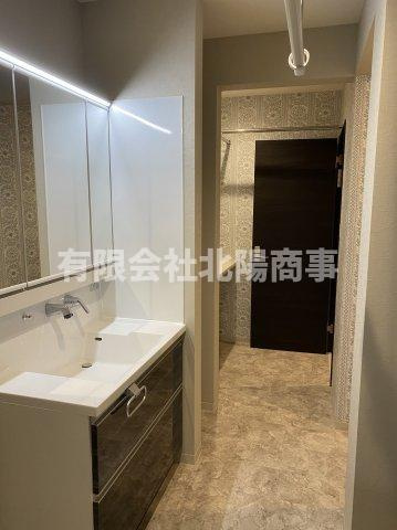 釧路町東陽西1丁目5　中古住宅の独立洗面台