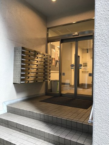 月村マンションNo.33のエントランス