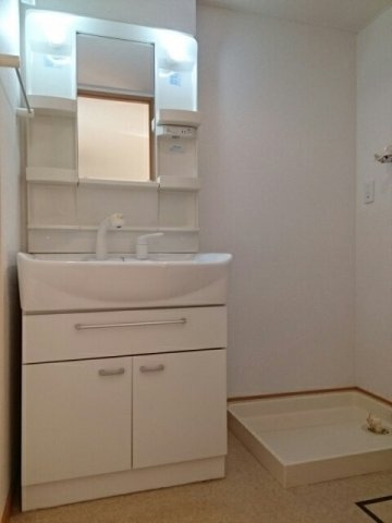 フィオーレの独立洗面台|脱衣スペースもあります