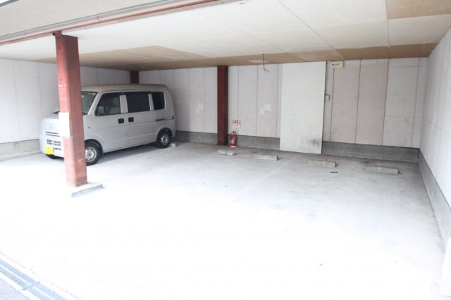 ＥＳＴ横沼　(近大　一人暮らし)の駐車場