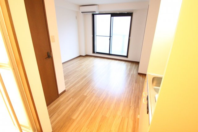 ＥＳＴ横沼　(近大　一人暮らし)の洋室|反転・8帖部屋写真