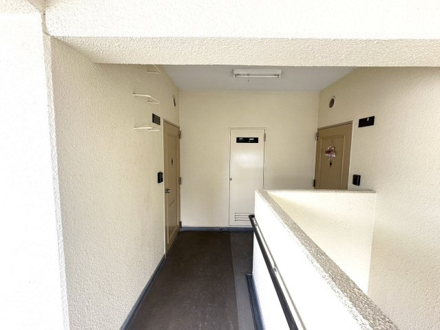 コープ野村榴ヶ岡のその他共用部分|住戸階廊下