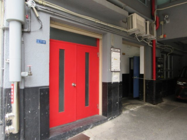 港区海岸３丁目の倉庫の駐車場