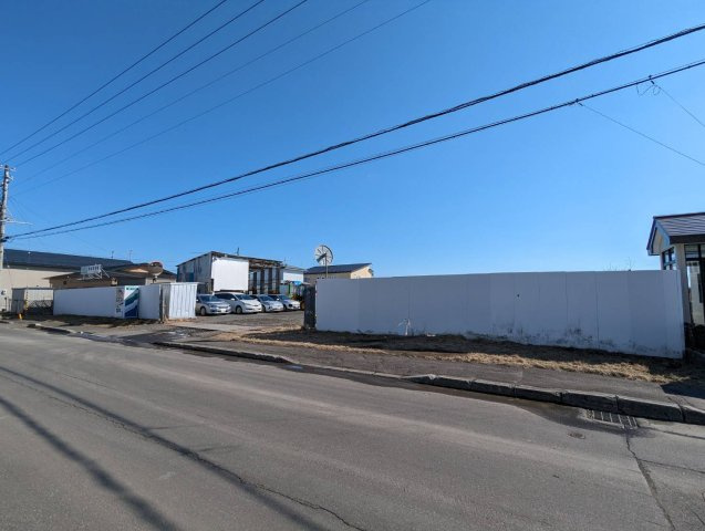 鶴野東3丁目　売土地の前面道路含む現地写真
