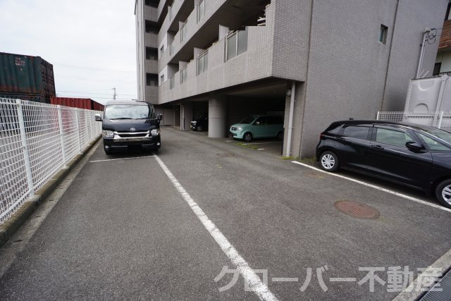 コーポラス秋山Ⅱの駐車場