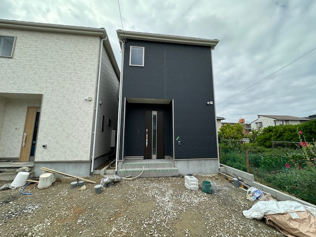 Cradlegarden名古屋市守山区八剣５全４棟＜新築一戸建て仲介手数料無料＞の外観|撮影
社長の村田です！
自らプレイヤーとして営業しています
長年の経験と実績から皆様により良いマイホーム購入のご提案をいたします。
住宅ローンの不安や購入後の不安等何でもご相談ください。