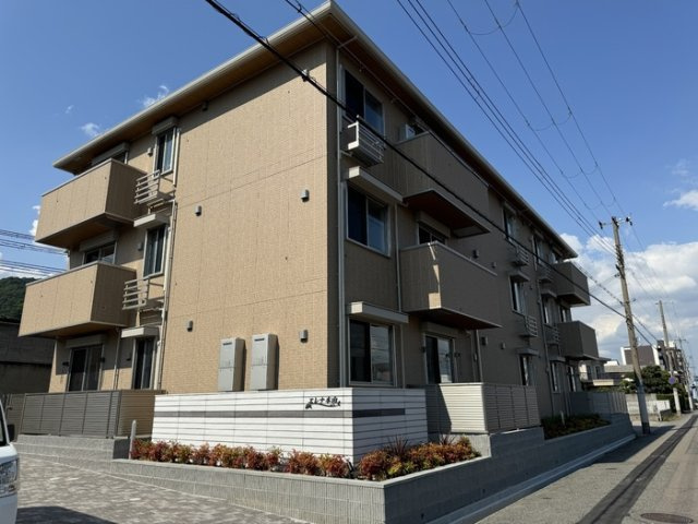 エレナ本山の外観