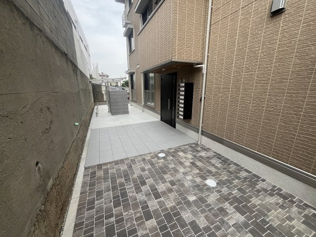 エレナ本山のエントランス