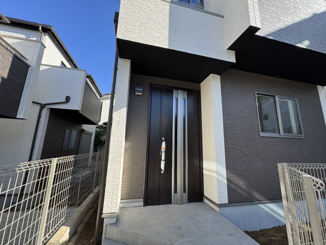 松戸市中金杉4丁目新築戸建【小金北小学校：8分】のエントランス|エントランス・玄関ポーチ