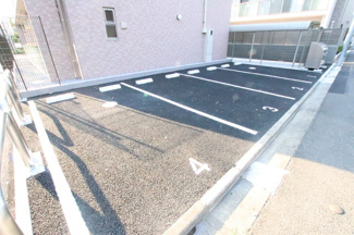 ★敷地内駐車場★（空き状況・使用料等詳細はご確認下さい）