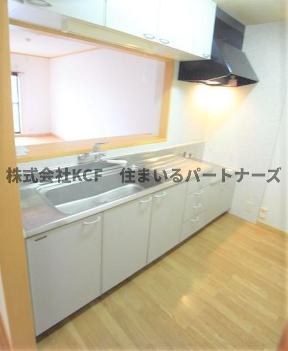 チャームビラのキッチン|コンパクトなキッチンで掃除もラクラク