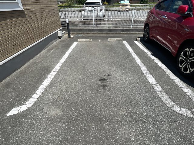 ヴィラ　グリチーネⅠの駐車場