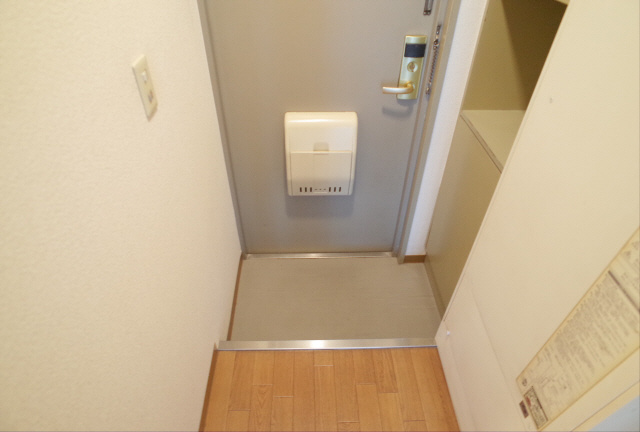 コモドカーサ魚崎の玄関