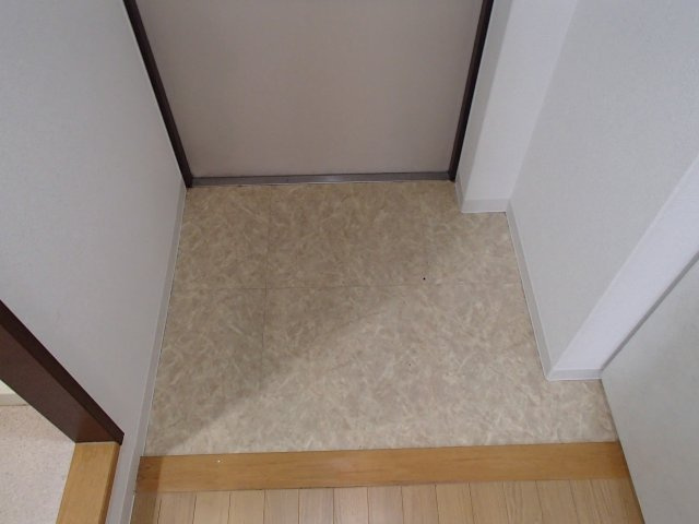 【玄関】 | シャトー雅 | 明るい玄関です