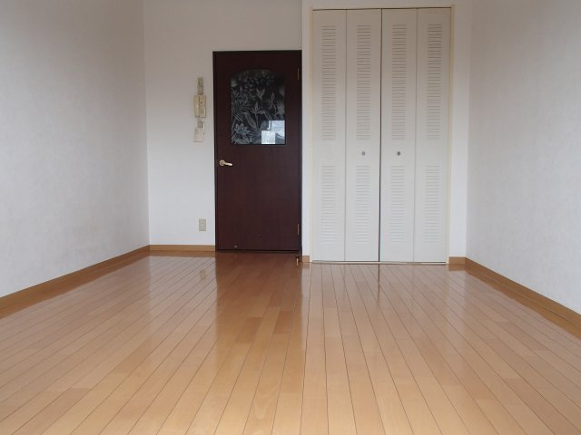 【洋室】 | シャトー雅 | 使い勝手のいい洋室です