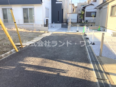 【前面道路含む現地写真】 | 入間市東藤沢4丁目 | 車通りの少ない閑静な住宅街です