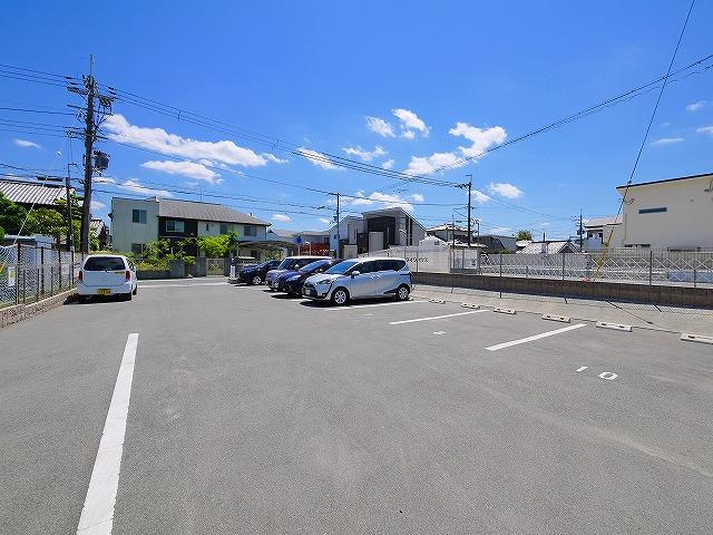 ヴォラーレの駐車場|駐車スペースもあります
