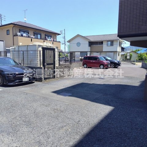 ６０４７１　ライオンズマンション岐阜則武の駐車場