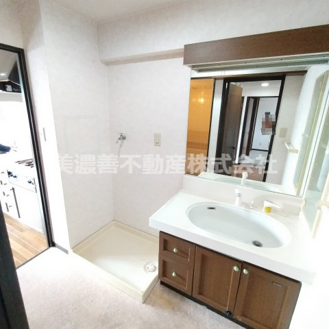 ６０４７１　ライオンズマンション岐阜則武の独立洗面台