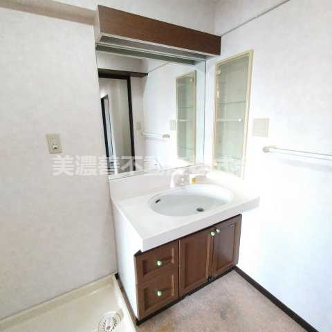 ６０４７１　ライオンズマンション岐阜則武の独立洗面台
