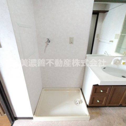 ６０４７１　ライオンズマンション岐阜則武のランドリースペース