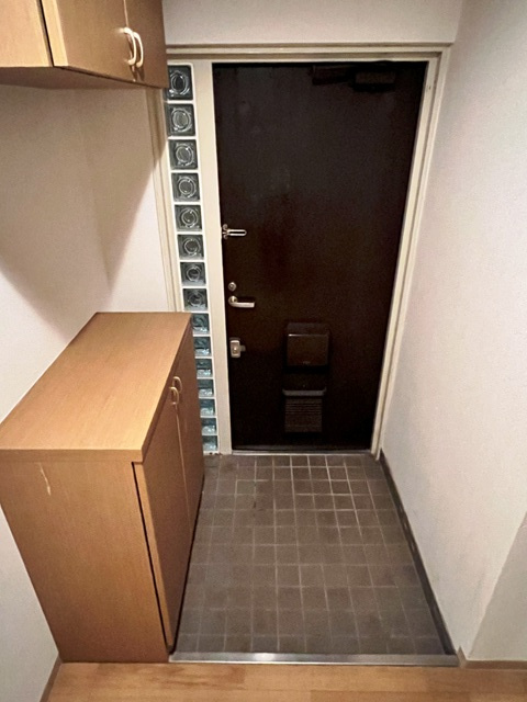 グランドメゾン六甲箕岡の玄関|明るい玄関です