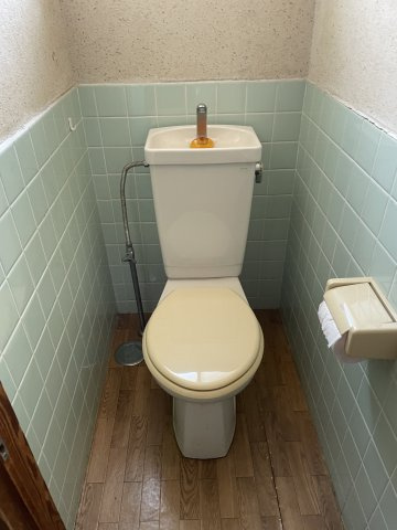 ６３４７３　岐阜市則武西中古戸建てのトイレ