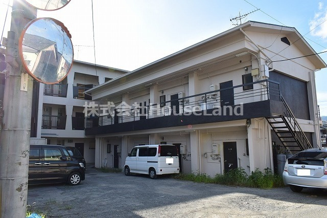 ルピナスかつらぎA棟の外観