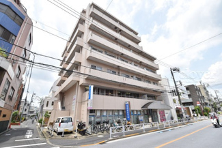 【外観】 | 手入れの行き届いた外壁やエントランスなど、「見ればわかる」レベルで清潔感を保ったマンションです。築年数を感じさせない姿で皆様をお出迎えします。～即日のご見学可能～　お問合せはお気軽にどうぞ。