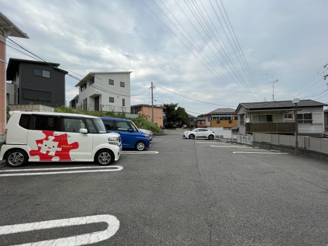 グランシス富木島の駐車場