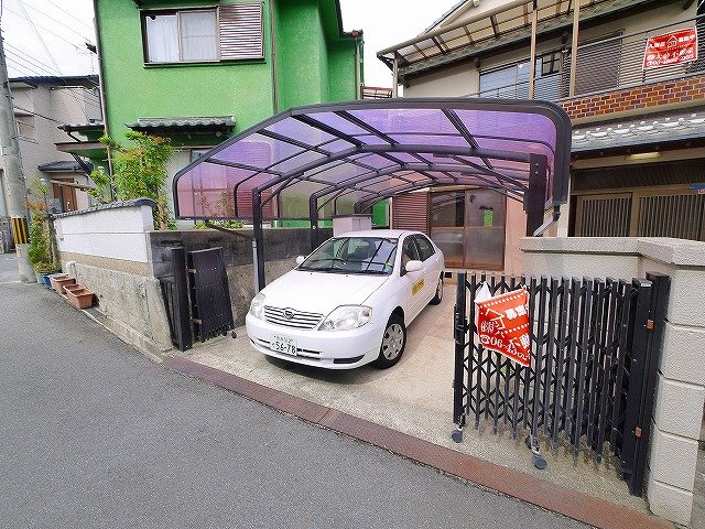 生駒市桜ケ丘一戸建ての駐車場