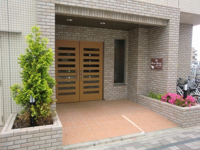 【エントランス】 | ロッソ美園 | 清潔なエントランスです