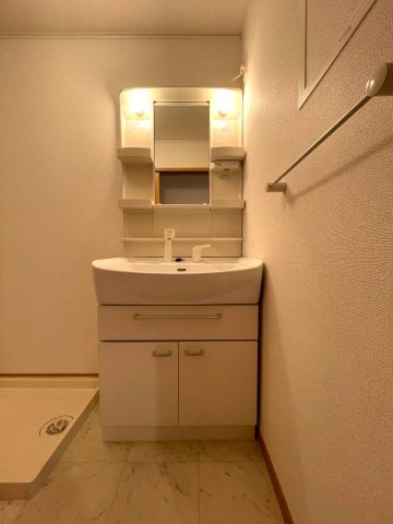 【独立洗面台】 | リュミエールＣ | C201の写真（間取反転タイプ：イメージ）
