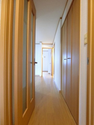 【玄関】 | シャルロット | 102の写真（間取反転タイプ：イメージ）